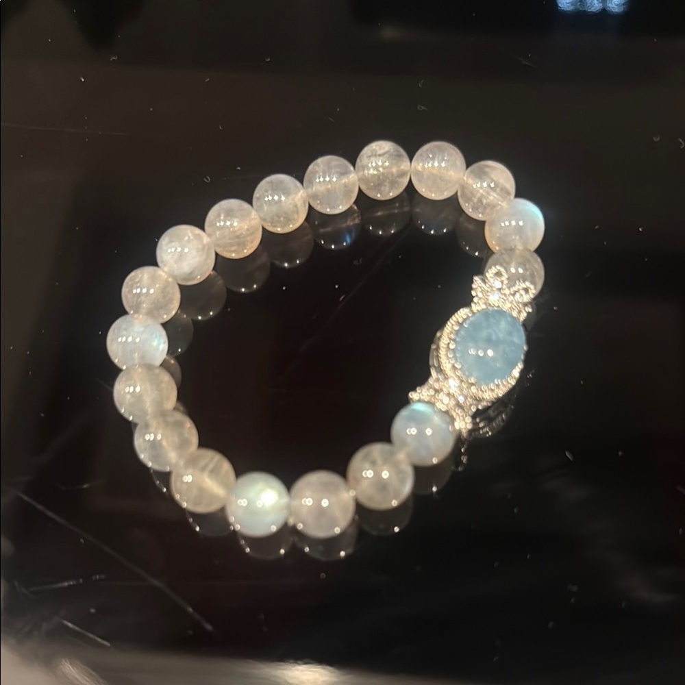 Elegant Silver Cat Eye and Blue Beaded Bracelet